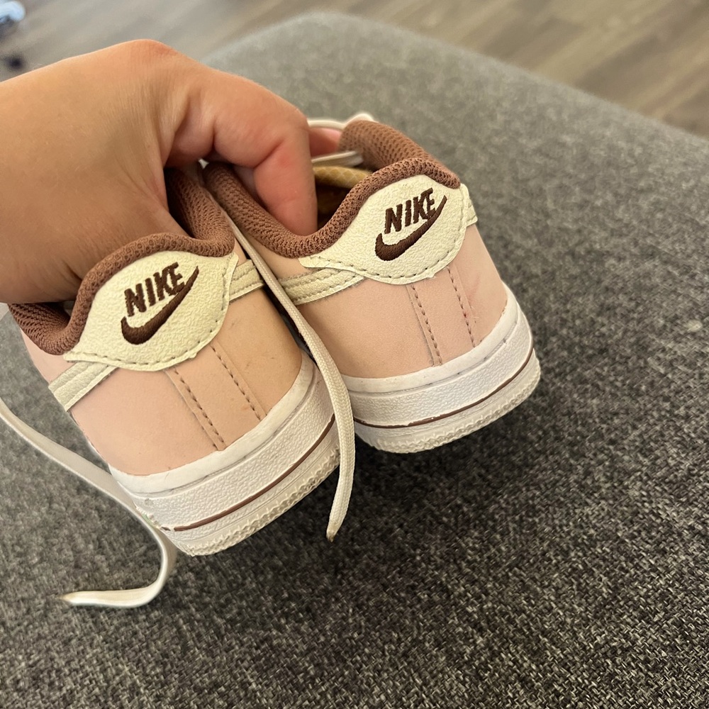 Nike - Picture 2 of 2